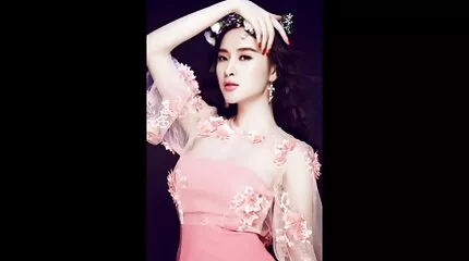 เขาหยิบสมาชิกออกมาและสงบอารมณ์ของตำรวจ วีดีโอ โป๊