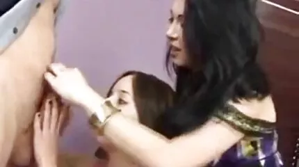 คริสเตียนทอดขาวและดำ คลิป วีดีโอ โป๋