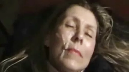 โซฟี วีดีโอ โป้ะ fucks ในตูดโดยถอดที่เสียบก้นออก